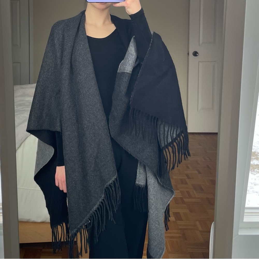 Uniqlo Gray and Black Blanket Scarf/ Wrap